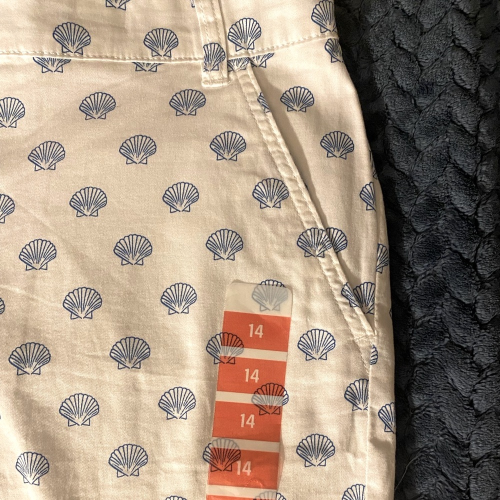 Seashell print white button zip fly classic fit shorts - Picture 3 of 8